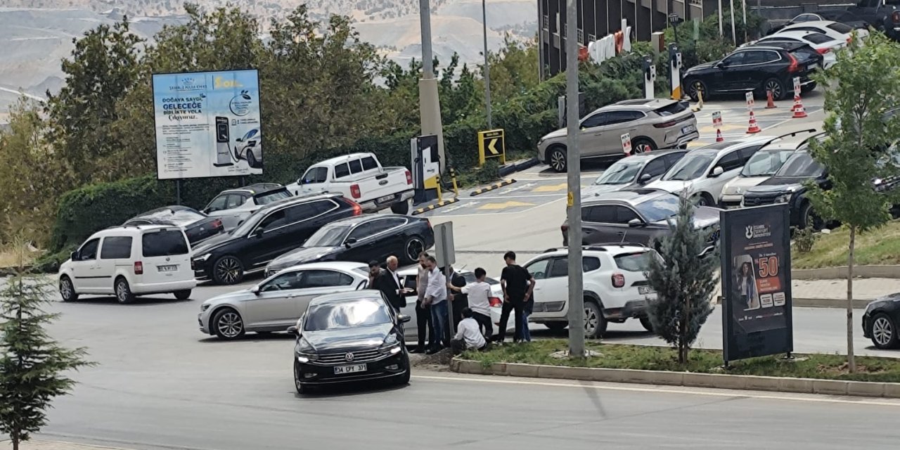 Şırnak’ta İki Araç Çarpıştı: Maddi Hasar Oluştu