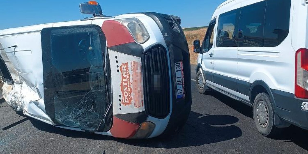 Nusaybin yolunda servis devrildi: 13 öğrenci yaralandı