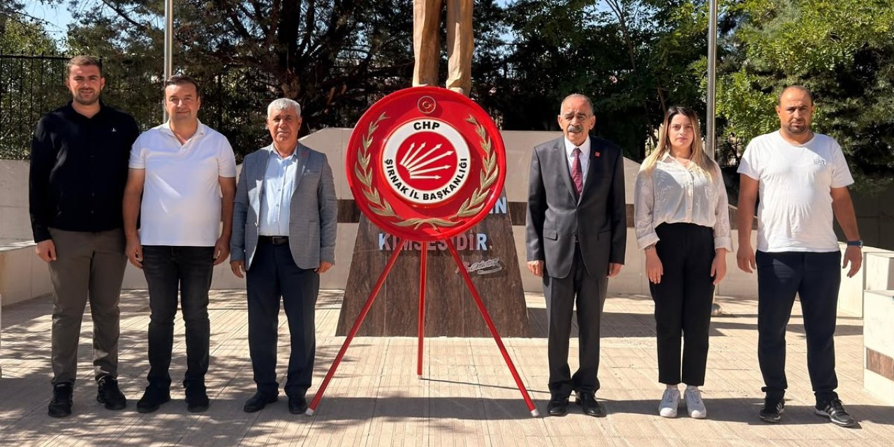 CHP Şırnak İl Başkanlığı’ndan Atatürk Anıtı’na çelenk
