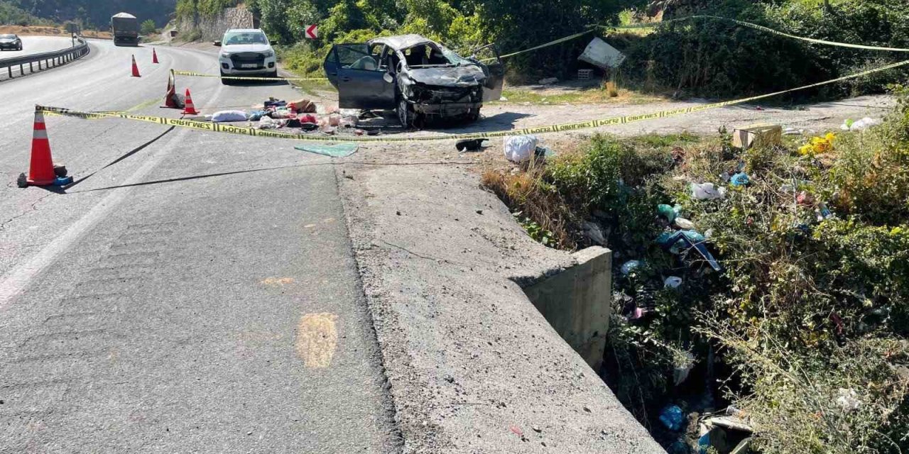 Kaza yapan araçta 10 yaşındaki çocuk öldü, 3 kişi ağır yaralandı