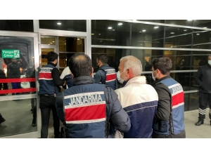 Yunanistan'a kaçarken yakalanan HDP'li eski belediye başkanı ile iş adamı Adıyaman'a getirildi