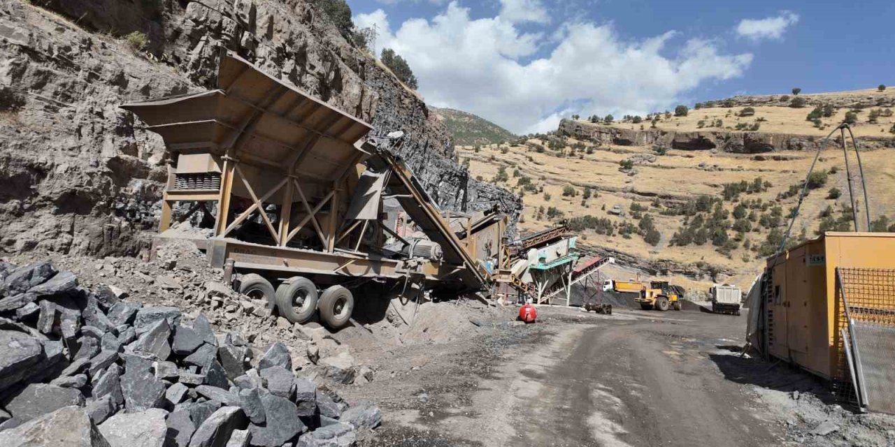 Şırnak’ın O İlçesindeki Yol Tek Şeritten Çift Şeride Çıkıyor!