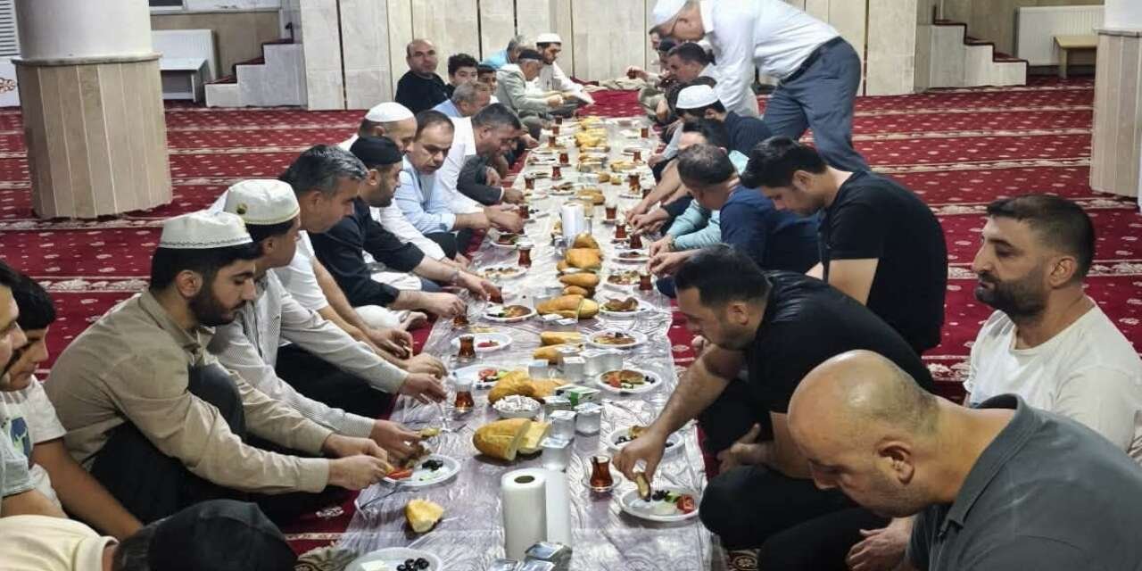 Silopi’de Sabah Namazı Buluşmasında Birlik ve Beraberlik Mesajı