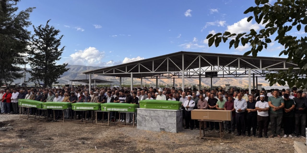 Gaziantep'te kazada hayatını kaybeden 7 kişi defnedildi