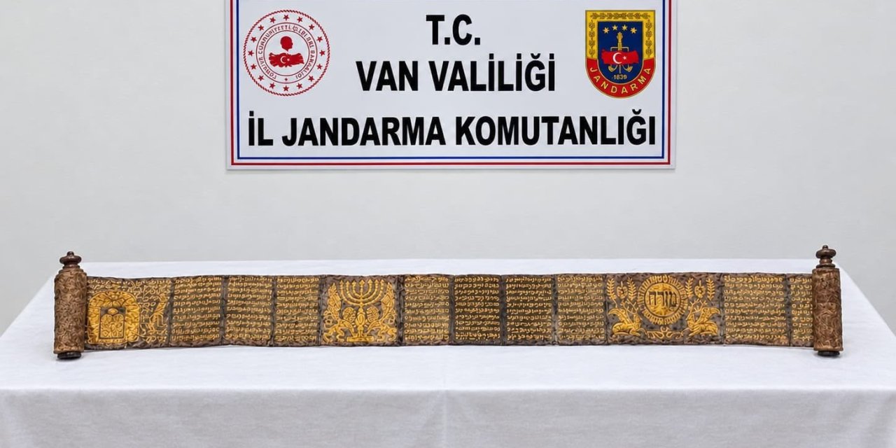 Van’da altın yaldız işlemeli Tevrat ele geçirildi