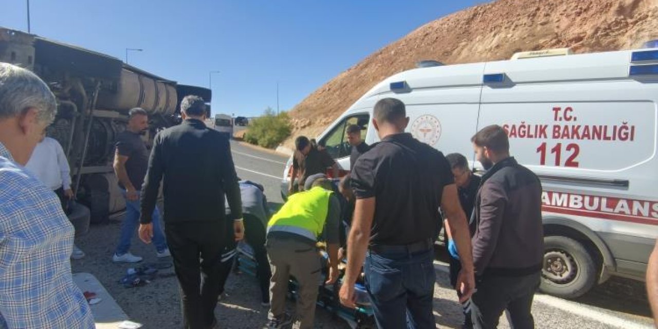 Şırnak-Eruh yolunda tır devrildi: 1 kişi ağır yaralandı