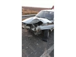 Şanlıurfa'da otomobilin bariyerlere çarpmasıyla 5 kişi yaralandı
