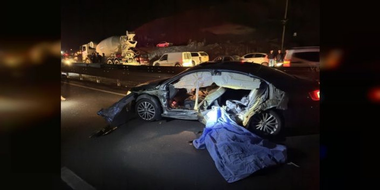 Otomobil bariyere çarptı: 2 kişi öldü, 2 kişi yaralandı