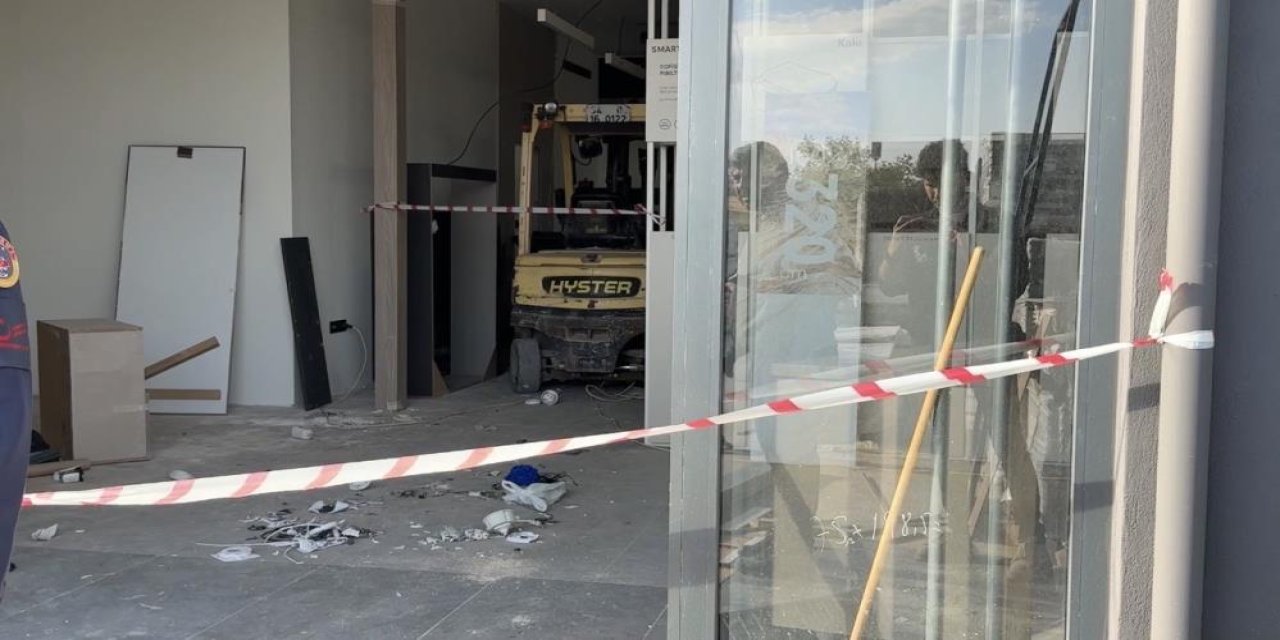 Mermer blok işçilerin üzerine devrildi: 1 kişi öldü, 1 ağır yaralı