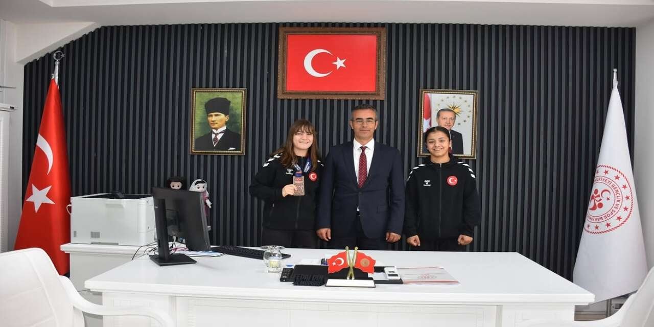 Avrupa Üçüncüsü Sudenur Yalgettekin’den Müdür Fedai Din’e Ziyaret