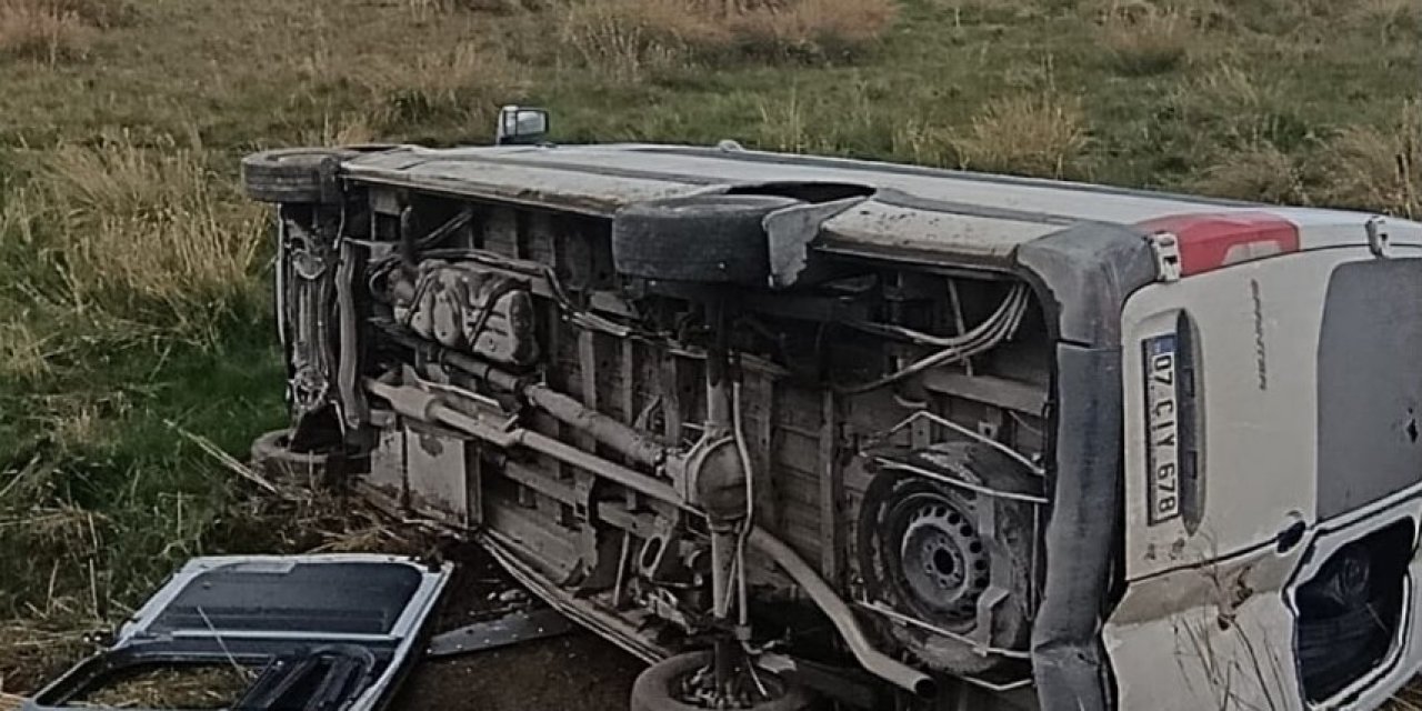 Van’da minibüsün devrilmesi sonucu 6 kişi yaralandı