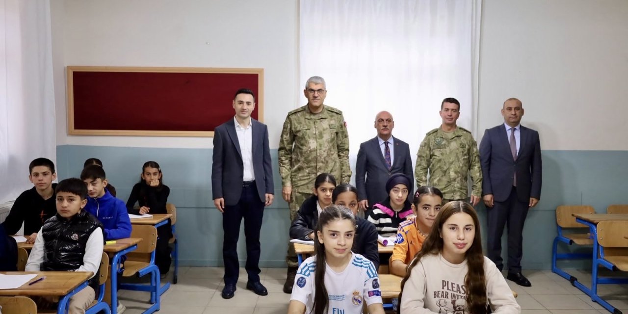 Şırnak’ta Mehmetçik’ten Öğrencilere Sürpriz Ziyaret! LGS ve YKS İçin Moral Verdiler