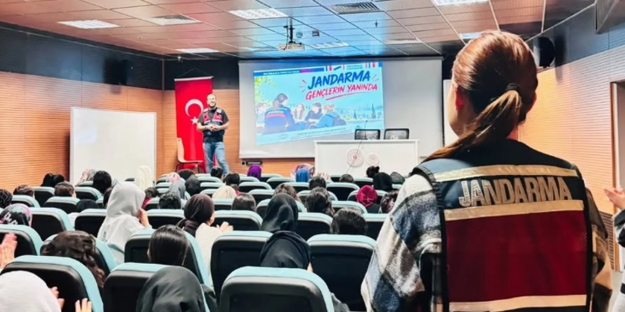 Cezeri Kız Öğrenci Yurdu’nda Madde Bağımlılığıyla Mücadele Eğitimi