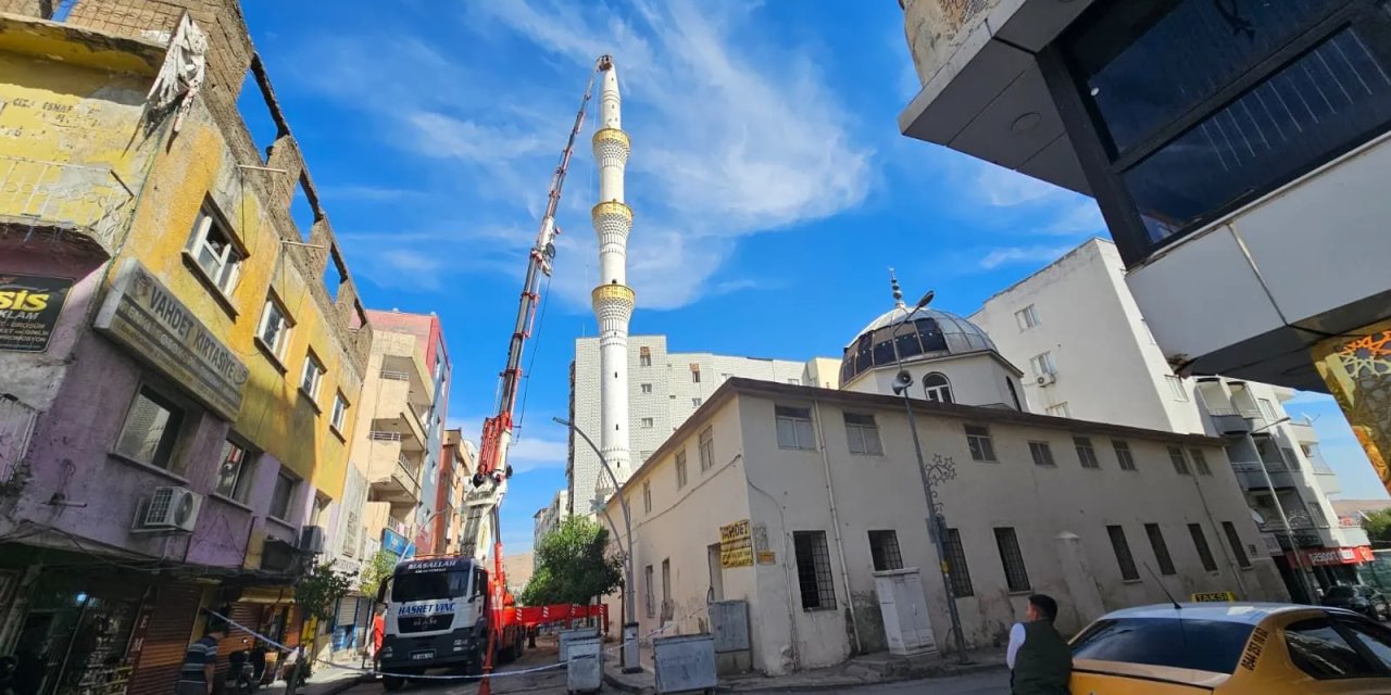 Cizre’nin Siluetlerinden Biri Olan 52 Metrelik Minare Yıkılıyor