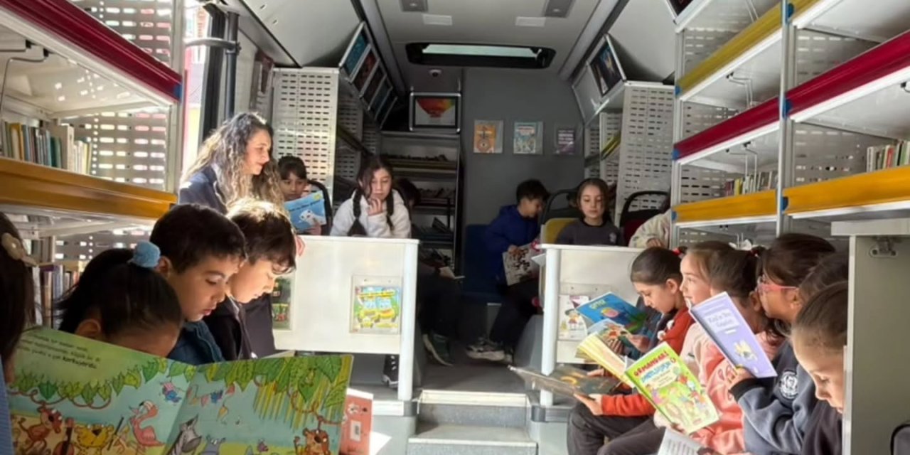 Şırnak’ın Beytüşşebap İlçesinde Gezici Kütüphane Öğrencilerle Buluştu