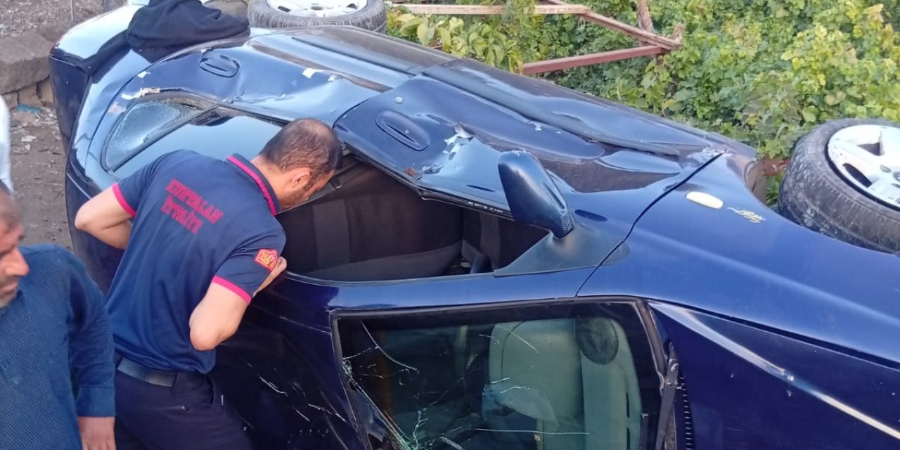 Siirt'te devrilen otomobilin sürücüsü yaralandı