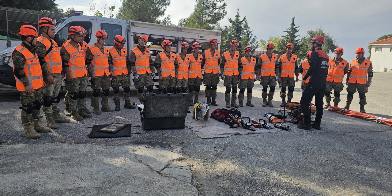 Şırnak’ta Enkazda Arama Kurtarma Eğitimleri Sürüyor