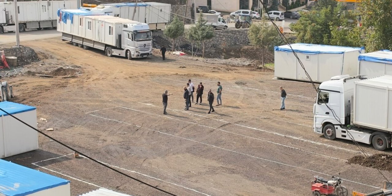Şırnak’ta Konteyner Kent Kurulumu Sürüyor