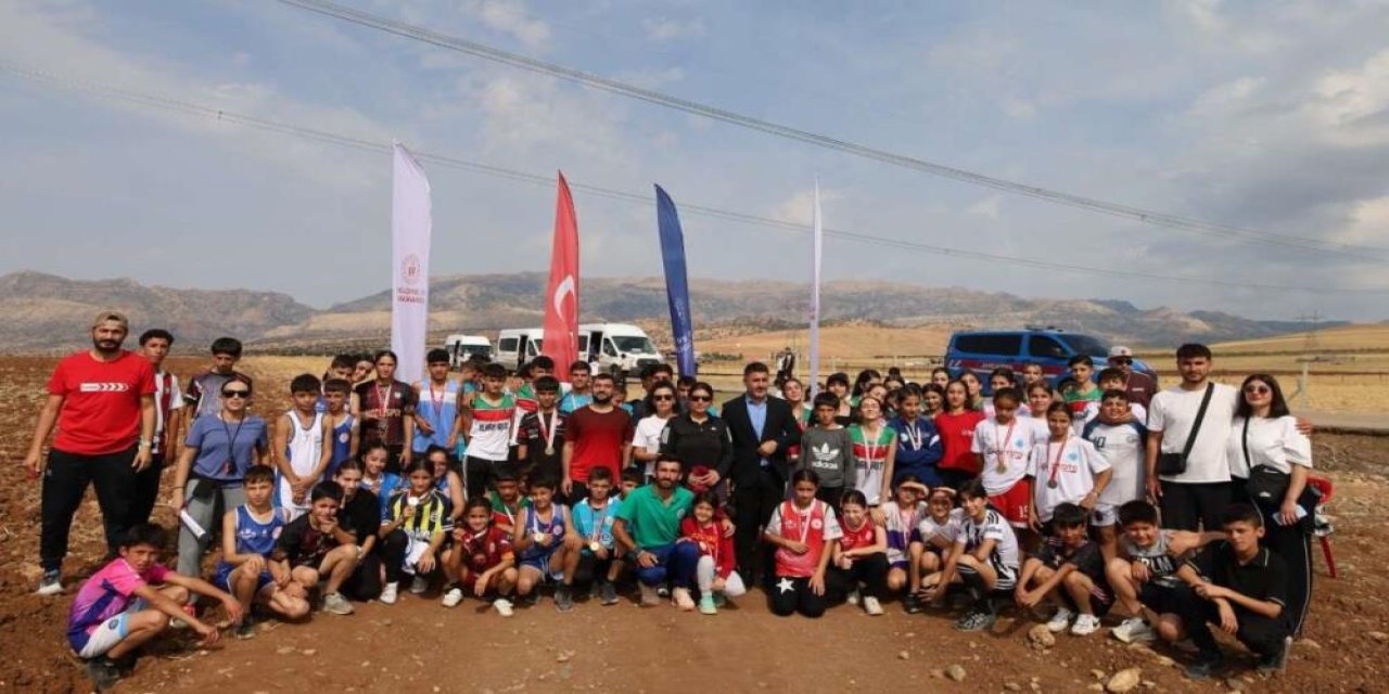 Şırnak’ta Genç Atletler Bölge Yarışları İçin Yarıştı