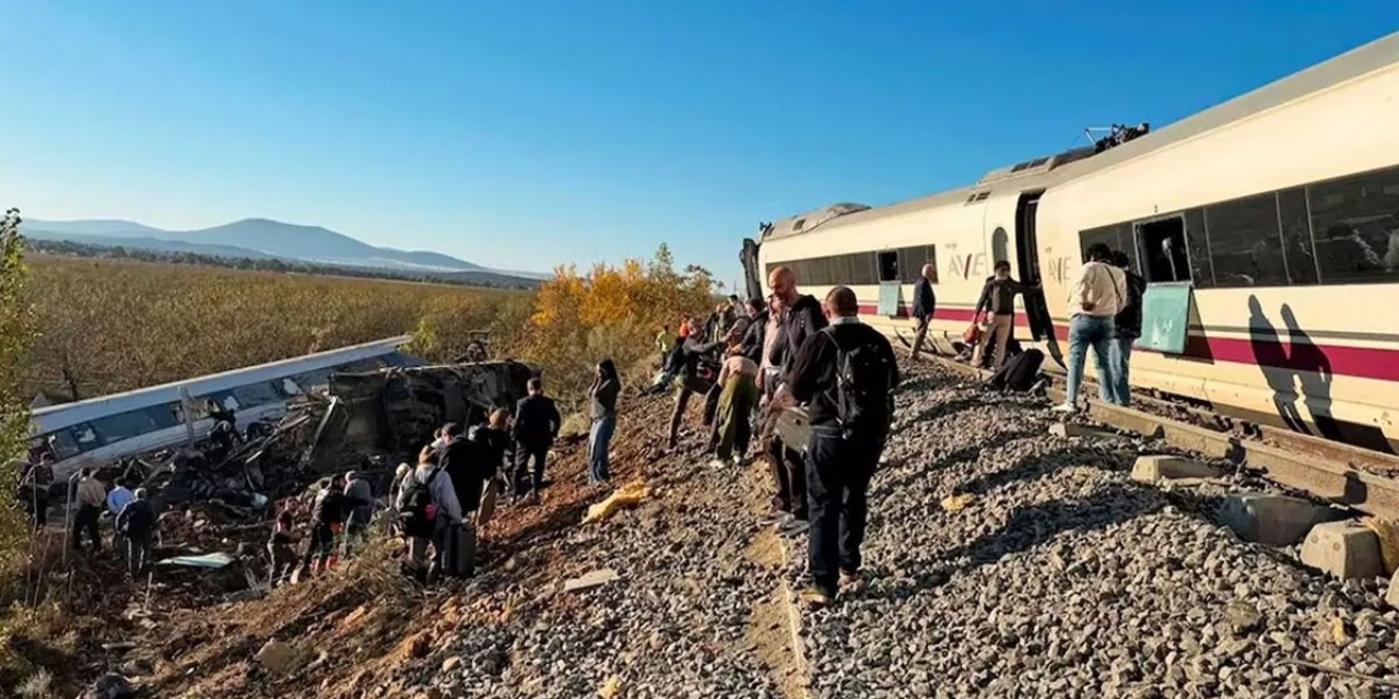 İki yüksek hızlı tren çarpıştı: Onlarca ölü ve yaralı var