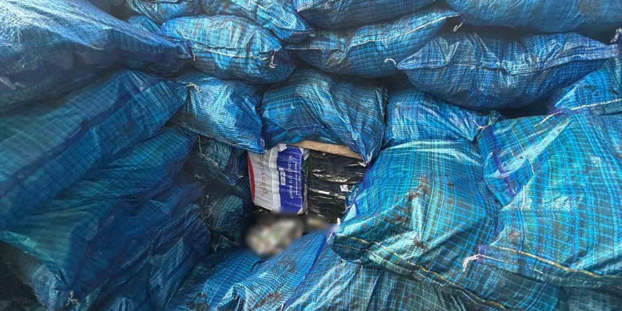 Kömür Çuvallarının Arasından Binlerce Paket Kaçak Sigara Çıktı