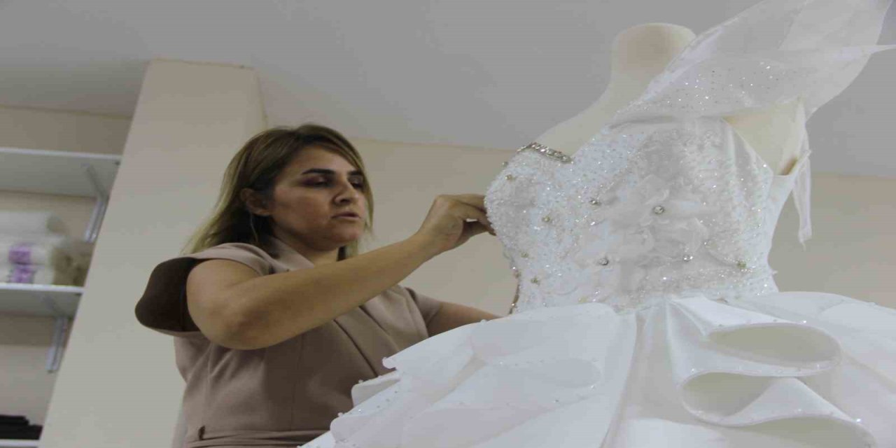 Şırnaklı Girişimci Atıkları Gelinliğe Dönüştürüyor: 14 Kadına İstihdam Sağlıyor