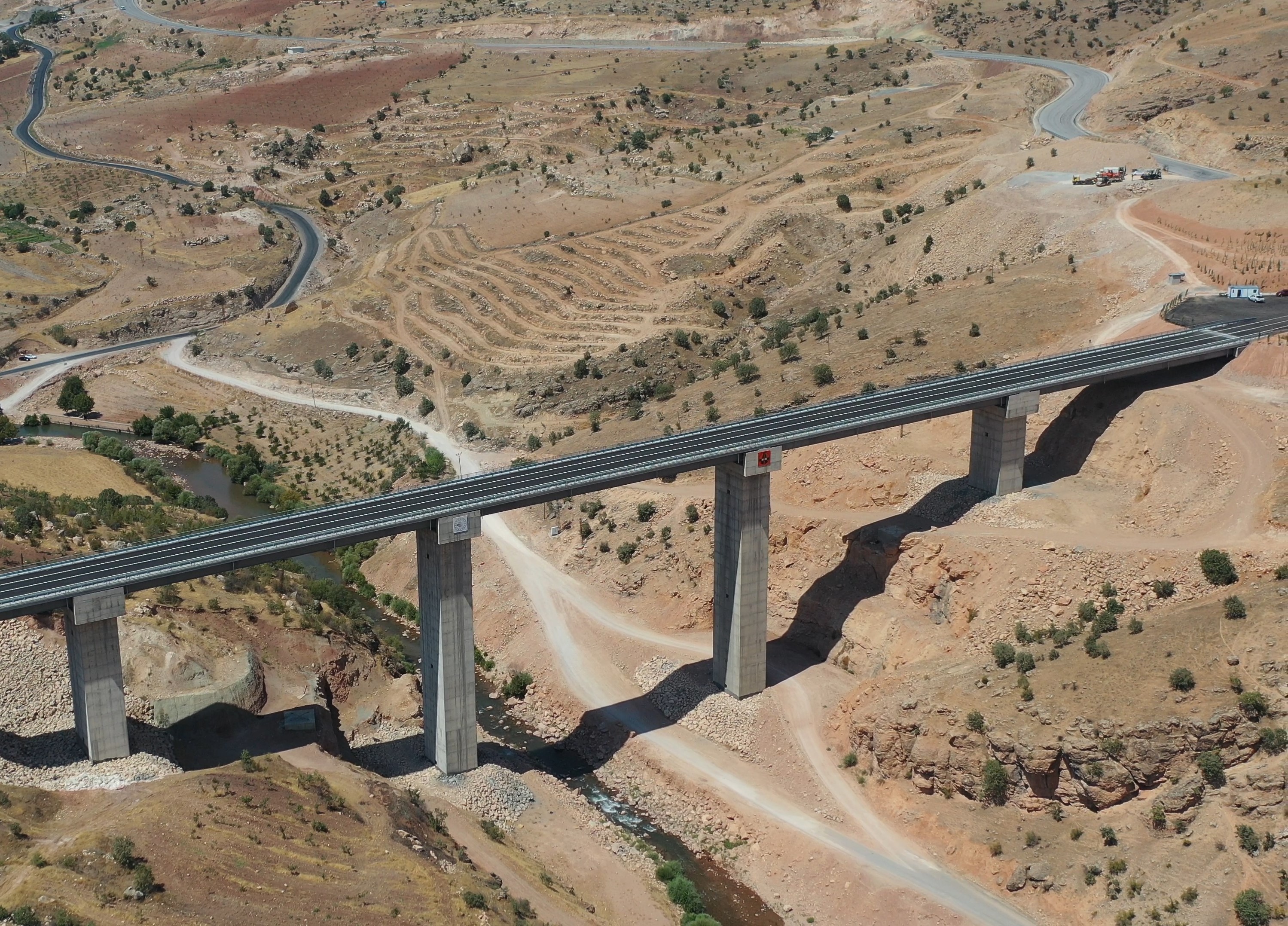 Siirt-Şırnak arası ulaşımı konforlu hale getirecek Zarova Köprüsü hizmete açılıyor