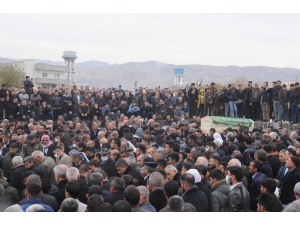 Silahlı saldırıda öldürülen eski AK Parti İlçe Başkanının kardeşinin cenazesi toprağa verildi