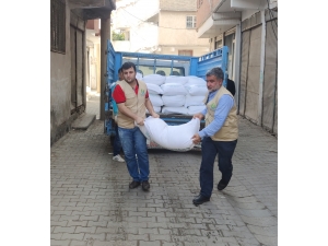 Help Yetim İnsani Yardım Organizasyonu'ndan Cizre'deki ailelere gıda yardımı