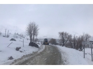 Şırnak'ta kar nedeniyle 3 köy yolu ulaşıma kapandı