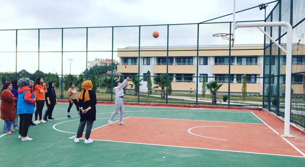 ÇOCUKLAR YAZ KAMPLARINDA BULUŞUYOR