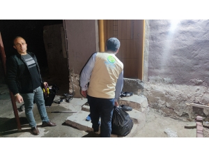 Help Yetim İnsani Yardım Organizasyonu Silopi'de giysi ve gıda yardımı yaptı