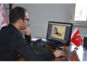 Şırnak'ta sağlık çalışanları AA'nın "Yılın Fotoğrafları" oylamasına katıldı