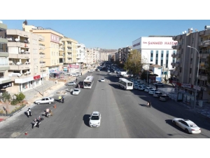 Şanlıurfa'da cadde yenileme çalışmaları sürüyor