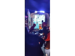 Şanlıurfa'da hafif ticari araç ile otomobilin çarpışması sonucu 7 kişi yaralandı