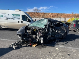 Şanlıurfa'da üç aracın karıştığı kazada 3 kişi yaralandı