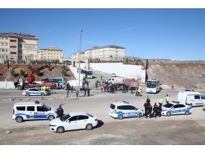 Şanlıurfa'da midibüs ile pikap çarpıştı, 1 kişi öldü, 3 kişi yaralandı