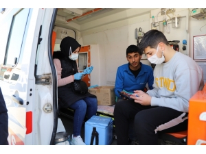 Şanlıurfa'da mobil aşı ekipleri sanayi esnafını aşıladı