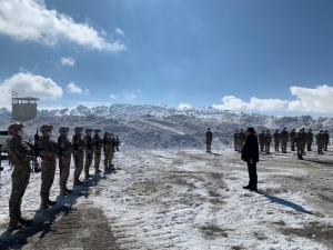 Kaymakam Uğuz'dan Kato Dağı'ndaki üs bölgesinde askerlere ziyaret