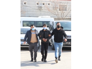 Şanlıurfa'da camiden hırsızlık yapan 2 zanlı tutuklandı