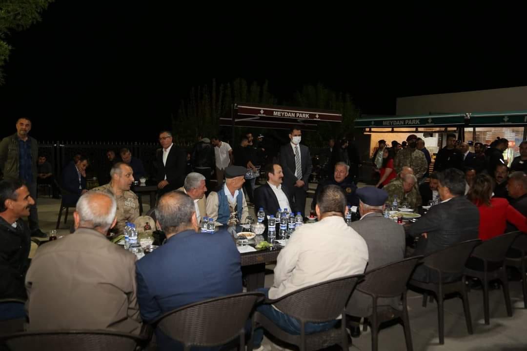 Milli Savunma Bakanı Akar, Şırnaklılarla Bir Araya Geldi
