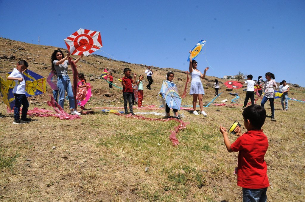 Cizre'de uçurtma şenliği