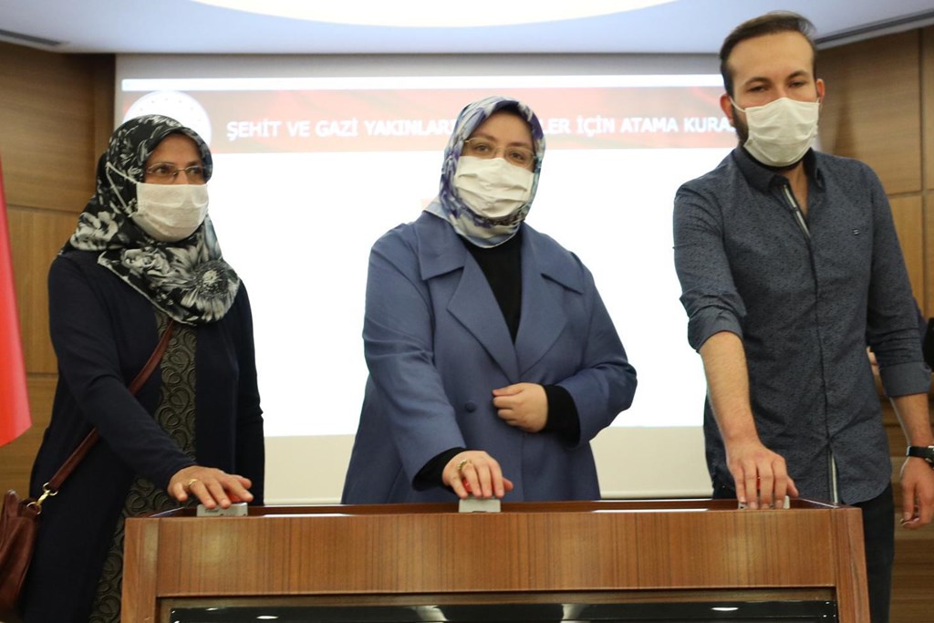 BAKAN SELÇUK: “SUNDUĞUMUZ İMKANLARLA GAZİLERİMİZİ DESTEKLEMEYE DEVAM EDİYORUZ.”