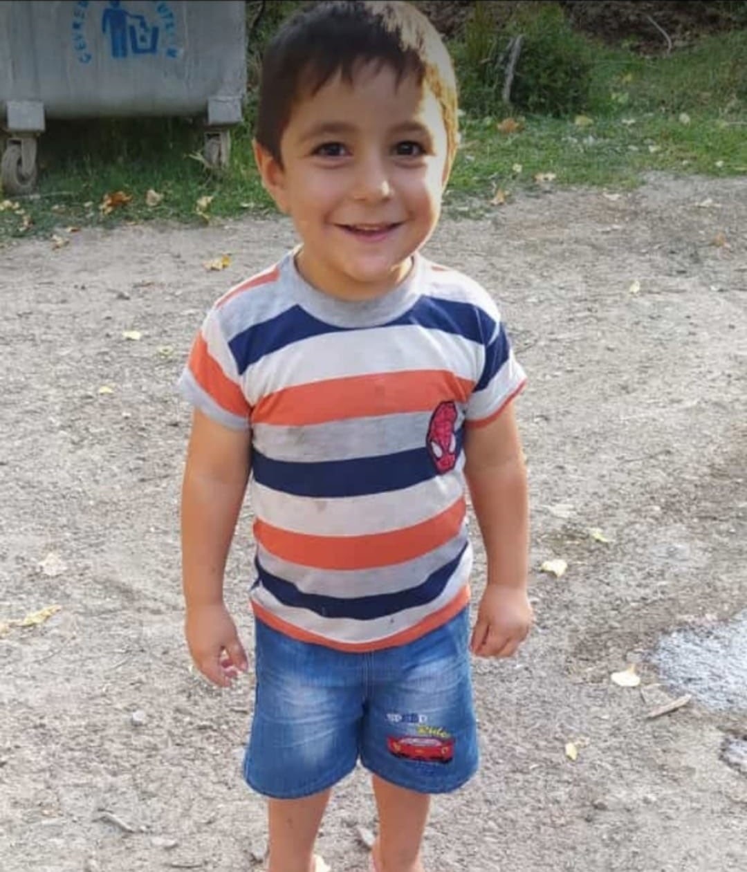 MİNİBÜSÜN ÖNÜNE ATLAYAN ÇOCUK, FECİ ŞEKİLDE CAN VERDİ