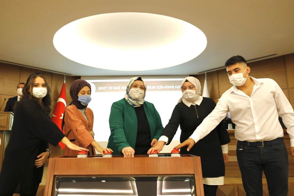 209 ŞEHİT YAKINI, GAZİ VE GAZİ YAKINININ KAMUDA İSTİHDAMI İÇİN ATAMA TÖRENİ YAPILDI