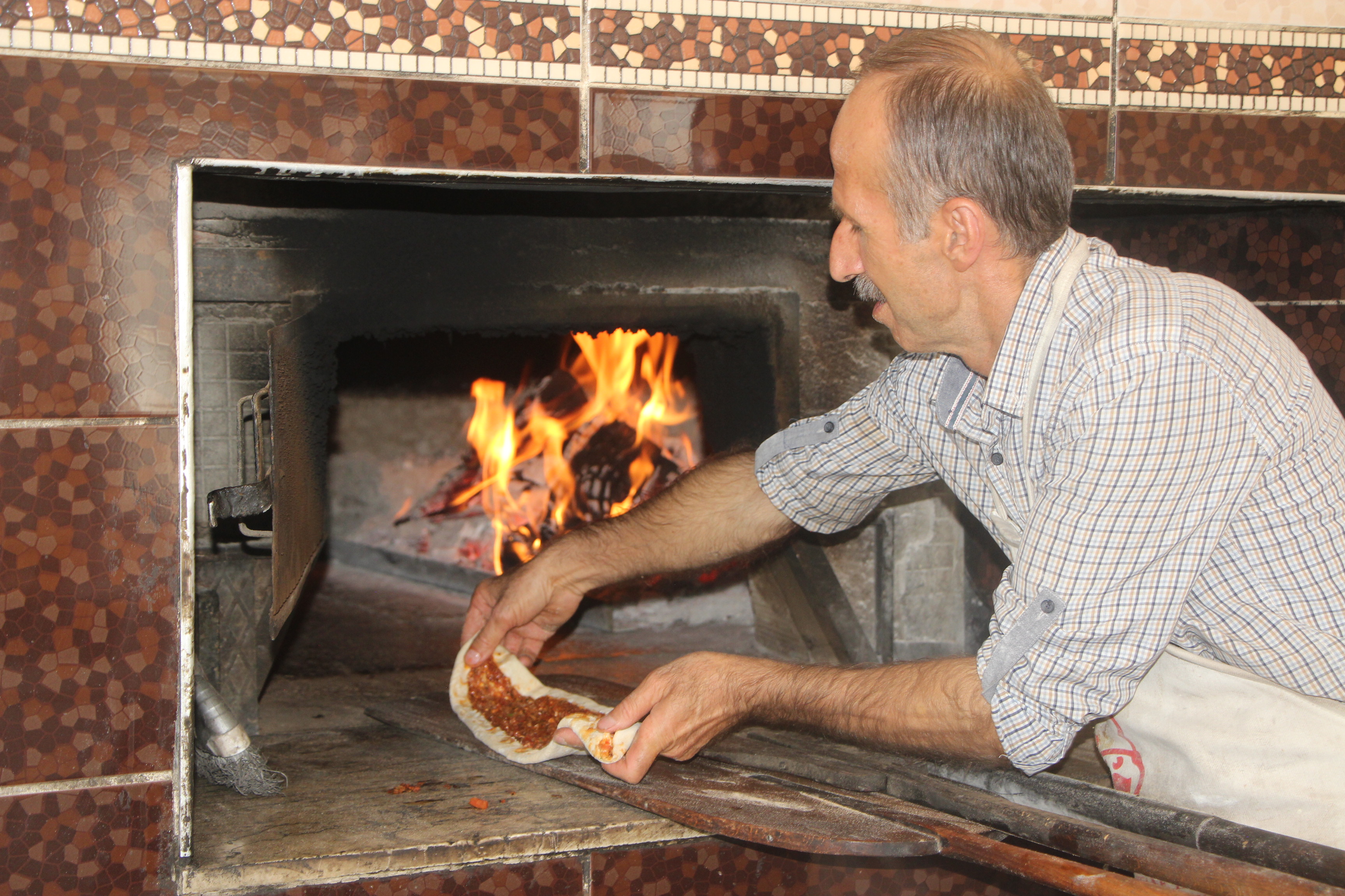 320 DERECE FIRIN ATEŞİNİN KARŞISINDA EKMEK MÜCADELESİ