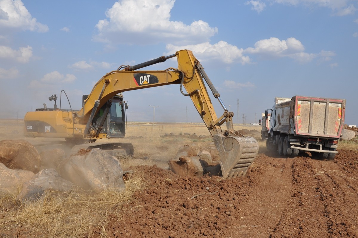 CİZRE OSB’DEKİ FABRİKA İÇİN İLK KAZMA VURULDU