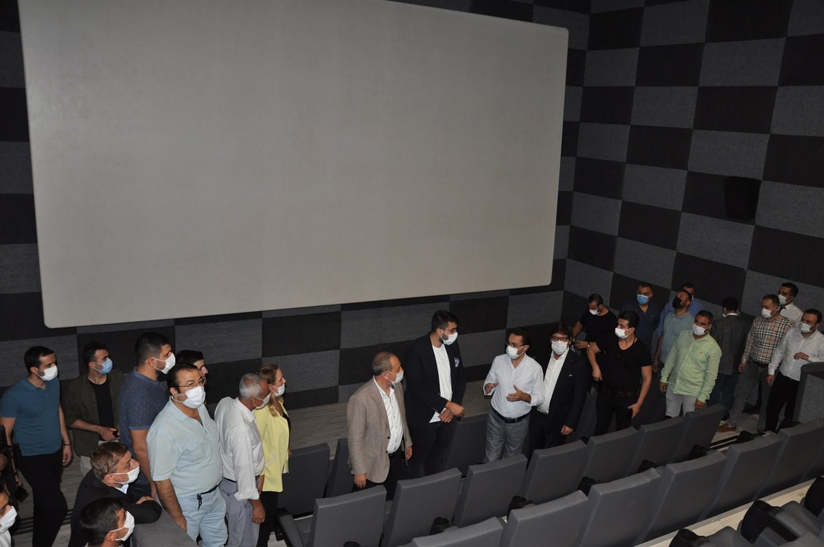 CİZRE 35 YIL SONRA SİNEMA SALONUNA KAVUŞTU