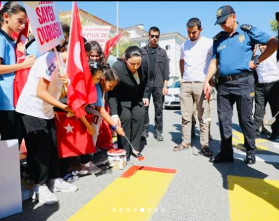 CİZRE’DE YAYA GEÇİTLERİ KIRMIZIYA BOYANDI