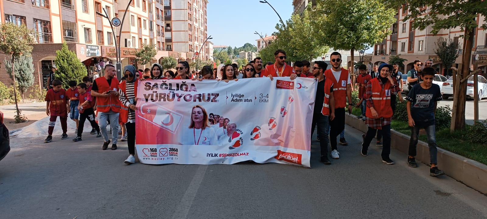 ŞIRNAK’TA “SAĞLIĞA YÜRÜYORUZ, İYİLİK İÇİN ADIM AT” YÜRÜYÜŞÜ